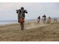 Burdur Gölü’nün kuruyan alanları ekstrem sporlara ev sahipliği yapıyor