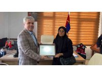 Burdur’da arazisini jandarmaya bağışlayan nineye plaket