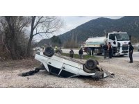 Burdur’da lastiği patlayan araç takla attı: 1 yaralı