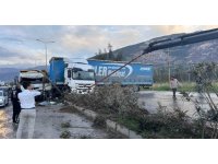 Hatay’da tır ile kamyon çarpıştı: 3 yaralı