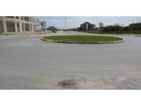Motosiklet bordüre çarptı, yolcu 10 metre adeta havada uçtu