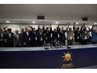 Antalya’da AK Parti’ye katılan 7 bin 841 üyeye rozetleri takıldı