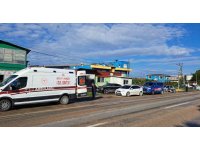 Motosikletli şahıstan iş yerine silahlı saldırı: Dayı ve yeğen yaralandı