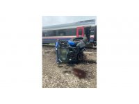 Traktör ile yolcu treni çarpıştı: 1 ağır yaralı