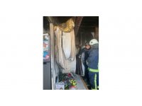 Yangında ev kullanılamaz hale geldi, 2 büyükbaş hayvan telef oldu