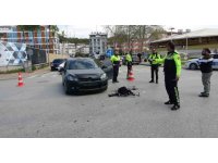 Çarpmanın etkisiyle 15 metre savrulan motosikletin sürücüsü ağır yaralandı