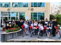 Başkan Yücel, en çok kitap okuyan öğrencileri ödüllendirdi