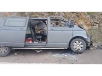 Isparta’da kamyonet minibüsle çarpıştı: 1’i ağır 3 yaralı