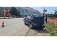 Otomobil yoldan çıktı, 1’i ağır 2 kişi yaralandı