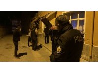 Burdur’da çıkan kavgada bir genç üvey babasını bıçakla yaraladı