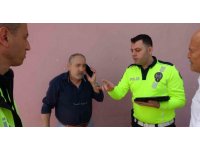 Kaza yapan araçtan çıkıp, "Kim kaza yaptı, ben neredeyim, benim eşim kim" diye sordu