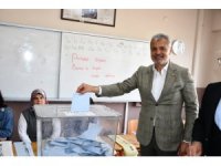 Cumhur İttifakı Hatay Büyükşehir Belediye Başkan adayı Öntürk, oyunu kullandı