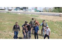 Eski eşi hakkında dedikodu yaptığını iddia ettiği akrabasını sırtından vurarak öldürdü