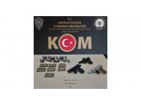 Burdur’da düzenlenen operasyonda 3 adet tabanca ele geçirildi