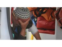 Yaşlı adam yanı başında ölen eşi için gözyaşlarına boğuldu