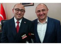 Görenler yeni belediye başkanını ikizi ile karıştırıyor