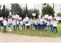 Konyaaltı’nda minikler sokak hayvanlarını unutmadı