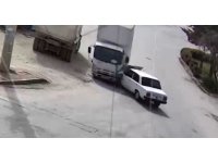 Ara sokağa dönmek isterken karşıdan gelen kamyonete çarptı
