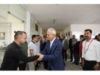 Başkan Özçelik belediye personeliyle bayramlaştı