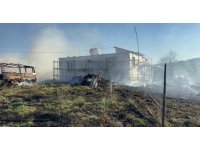 Bahçede çıkan yangın itfaiyenin hızlı müdahalesiyle eve sıçramadan söndürüldü