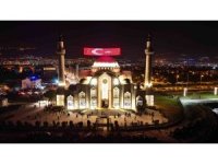 Deprem bölgesinde Kadir Gecesi idrak edildi