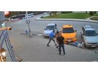 "Yan baktı" diye  darp edip kaçtılar