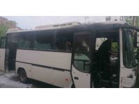 Tarsus’ta servis aracı yandı