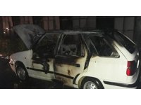 Seyir halindeyken alev alan araç kullanılamaz hale geldi