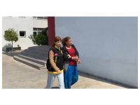 Hırsızlık yaparken suçüstü yakalanan kadın polisi ısırdı