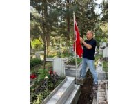 Hatay Büyükşehir Belediyesi şehit mezarında bayrak değişimi gerçekleştirdi