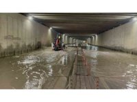 Osmaniye’de caddeler göle döndü, alt geçit suyla doldu