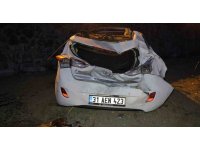 Hatay’da virajı alamayan otomobil istinat duvarından uçtu: 4 yaralı