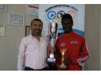 Gambiya’dan geldi, ’en iyi kanat oyuncusu’ seçildi