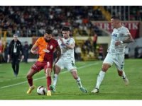 Trendyol Süper Lig: Alanyaspor: 0 - Galatasaray: 0  (İlk yarı)