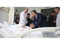 Vali Şahin teleferik kazazedelerini hastanede ziyaret etti