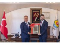 Seçer, ilçe belediye başkanlarına ’hayırlı olsun’ ziyaretinde bulundu