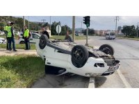 Burdur’da kontrolden çıkan otomobil refüje devrildi: 1  yaralı