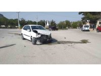 Burdur’da kavşağa kontrolsüz giren 2 otomobil çarpıştı: 1 yaralı
