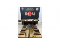 Burdur’da evlerinde ruhsatsız silahlar ele geçirilen 3 şüpheliye işlem yapıldı