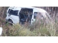 Tarım işçilerini taşıyan minibüs devrildi: 14 hafif yaralı
