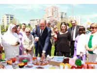 Dezavantajlı kadınların el emeği göz nuru ürünleri karnavalda sergileniyor