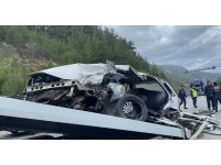 Antalya- Isparta karayolunda 2 otomobil kafa kafaya çarpıştı: 1 ölü, 7 yaralı