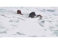 Antalya’da dev dalgaların arasında can pazarı