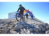 Antalya’da gökyüzünden denize pedal çevirdiler