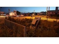 Antakya’da Tofaş otomobil su kanalına uçtu: 1 yaralı