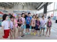Osmaniye’de okullar arası minikler yüzme yarışması şampiyonları belli oldu
