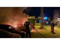 Park halindeki Mercedes alevlere teslim oldu