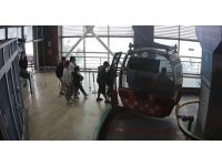 Teleferik kazasında hayatını kaybeden Memiş Gümüş ve ailesinin kabine biniş anları görüntüleri ortaya çıktı