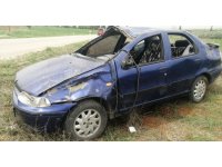 Virajı alamayan otomobil takla attı, anne ve kızı yaralandı