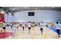 Mersin’de gençler, belediyenin açtığı fiziksel yeterlilik kursunda sınavlara hazırlanıyor